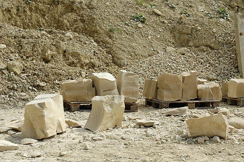 Rohblöcke Baumberger Sandstein im Steinbruch - Wir sind SteinReich Rohblöcke Baumberger Sandstein im Steinbruch - Wir sind SteinReich